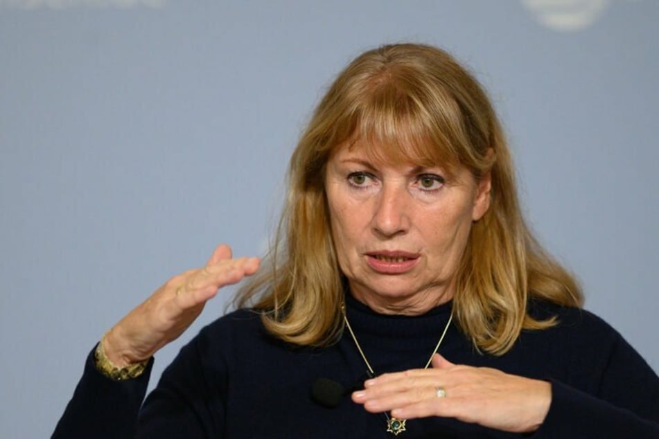 Sachsens Gesundheitsministers Petra Köpping (63, SPD) weiß, dass die Corona-Einschränkungen viele Sachsen belasten - sie wurde jüngst bedroht!