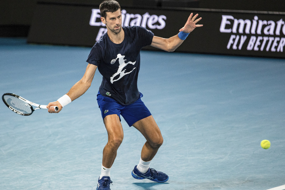 Novak Djokovic (34) trainiert hart für die Titelverteidigung bei den Australian Open, doch darf das Tennis-Ass auch antreten?