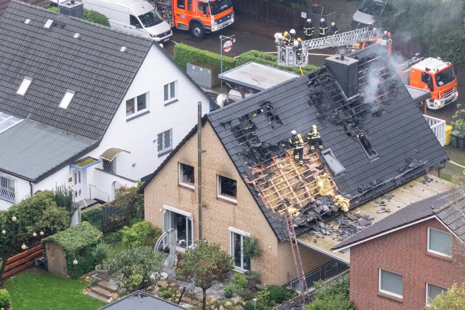 Hamburg: Großbrand in Hamburg: Feuerwehr hat Flammen unter Kontrolle