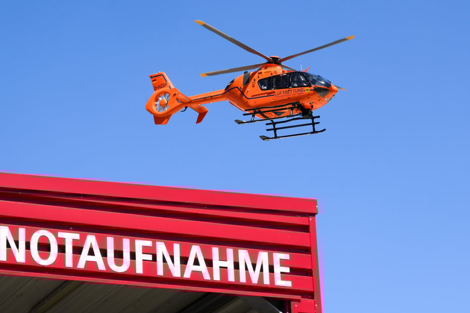 Nach dem Aufprall wurden drei Personen in Krankenhäuser geflogen. (Symbolbild)