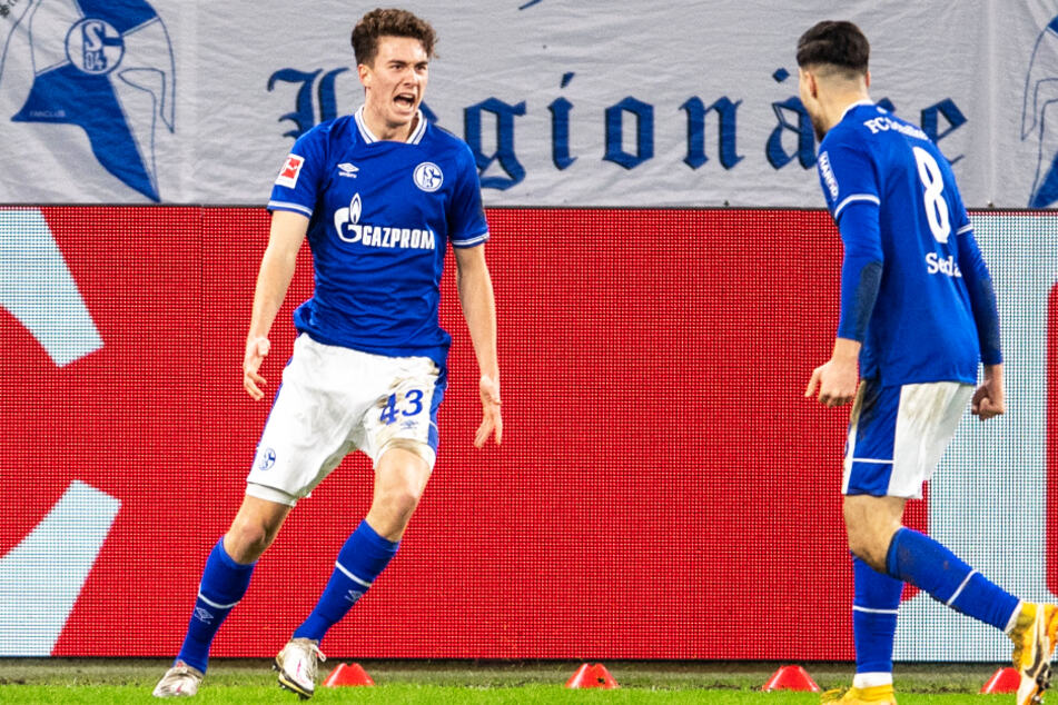 Die Schalker Lebensversicherung in der Offensive! Matthew Hoppe (l.) traf auch dank des Einsatzes von Suat Serdar zum 1:1 für die Knappen, was aber nicht zum Punktgewinn reichen sollte.