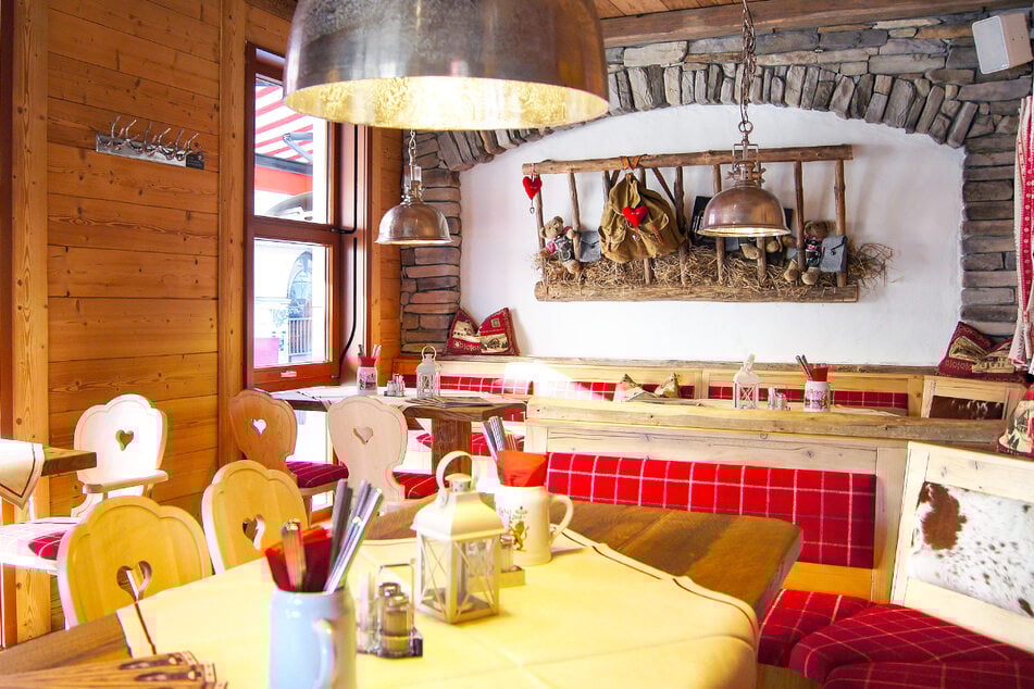 Das edelweiss an der Frauenkirche in Dresden begeistert mit alpenländischen Spezialitäten und Bergküche.