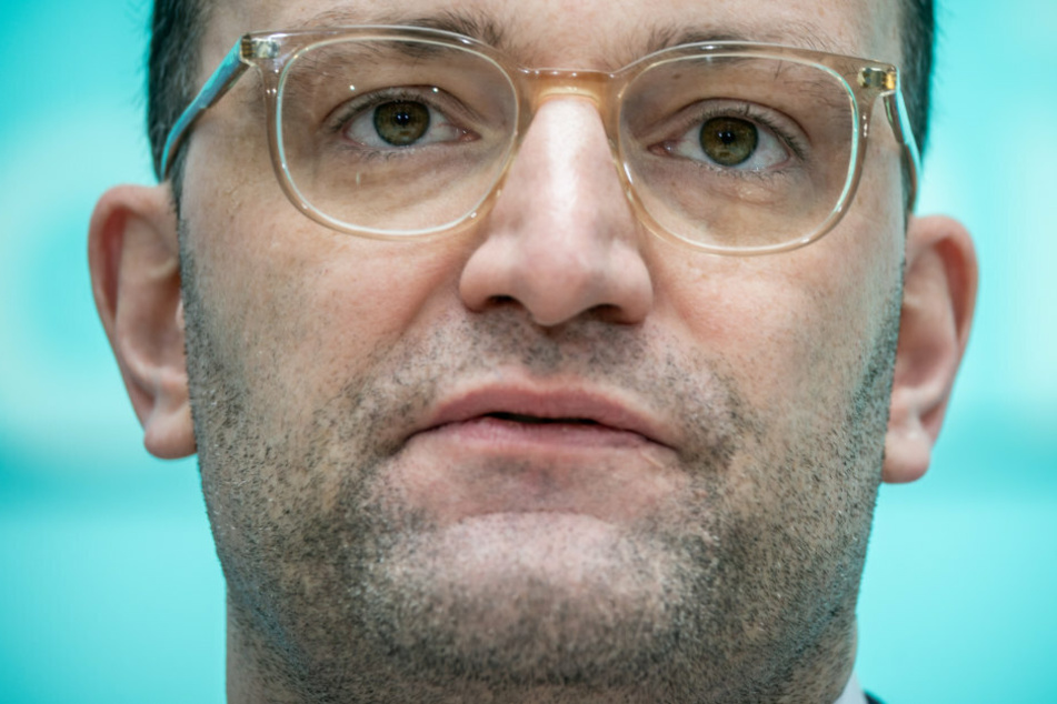Jens Spahn (CDU), Bundesminister für Gesundheit, spricht bei einer Pressekonferenz zur Corona-Krise.