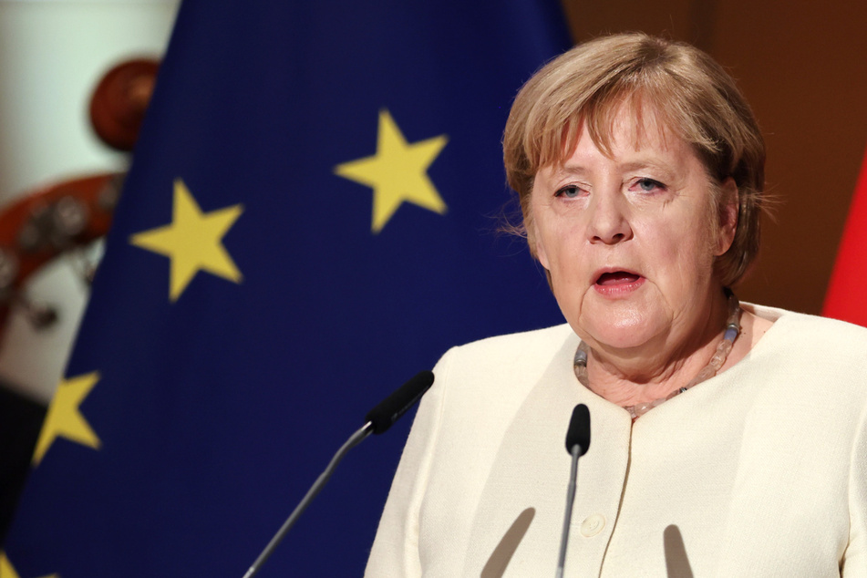 Tag der Einheit in Halle: Merkel fordert Einsatz für die Demokratie