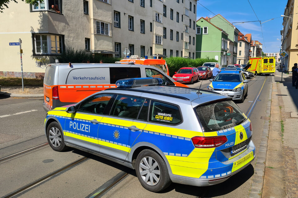 Die Polizei hat die Georg-Schwarz-Straße für mehrere Stunden voll gesperrt.