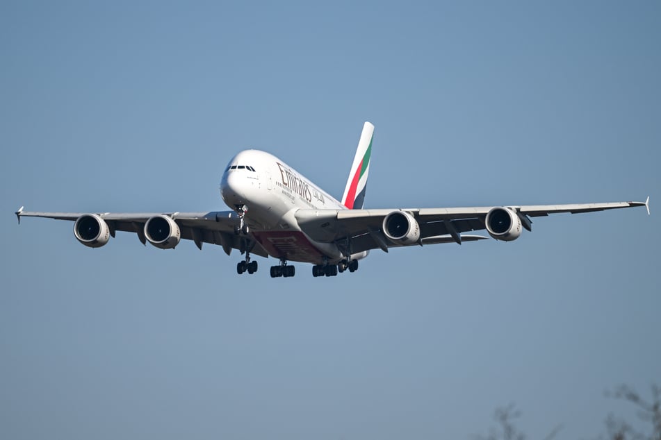 Verdächtige Risse im A380 entdeckt: Erste Riesenjets müssen am Boden bleiben!