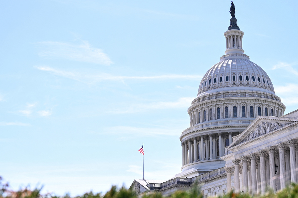 Weather conspiracy theorists celebrate "no chemtrails" amid shutdown