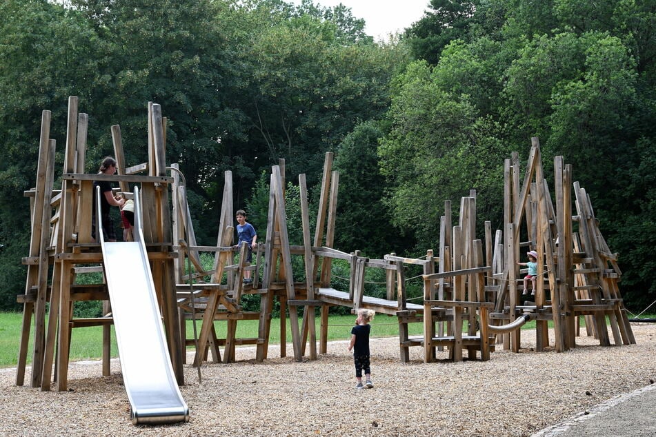 Der Spielplatz am Großen Teich im Stadtpark wurde Mitte 2023 neu gestaltet.