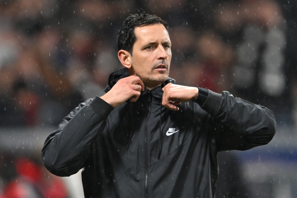 Eintracht Frankfurts Cheftrainer Dino Toppmöller steht nach den zuletzt vor allem spielerisch mauen Auftritten so langsam bereits unter Druck.