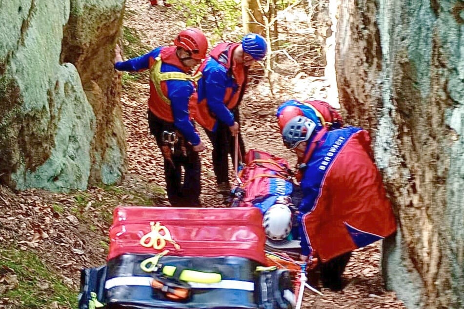 Mann stürzt 15 Meter in die Tiefe und schlägt gegen Felswand: Doppel-Einsatz der Bergrettung