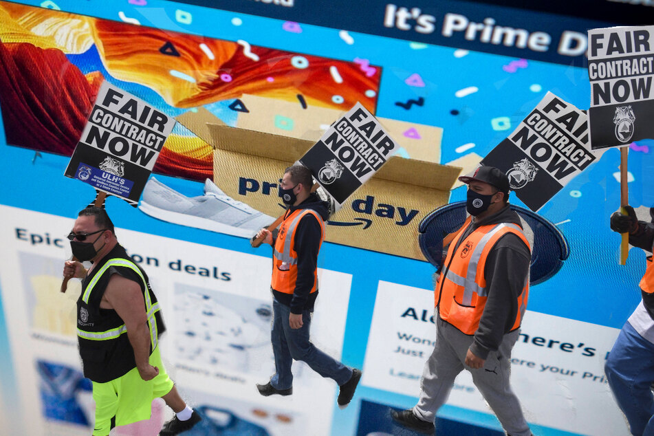 The Teamsters union announced its resolution to help Amazon workers unionize on Amazon Prime Days.