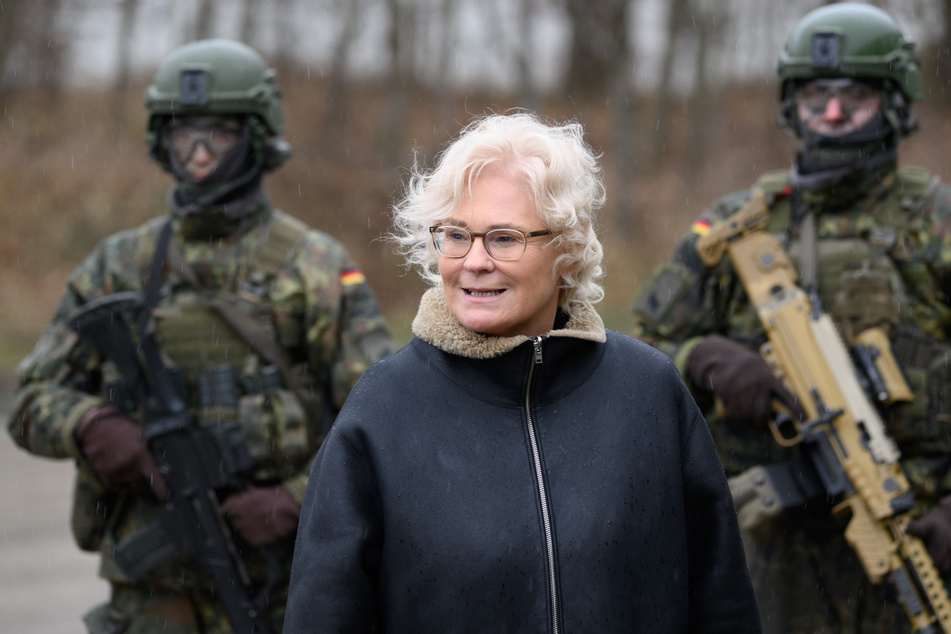 Christine Lambrecht (57, SPD) besuchte kürzlich das Panzergrenadierbataillon 371.