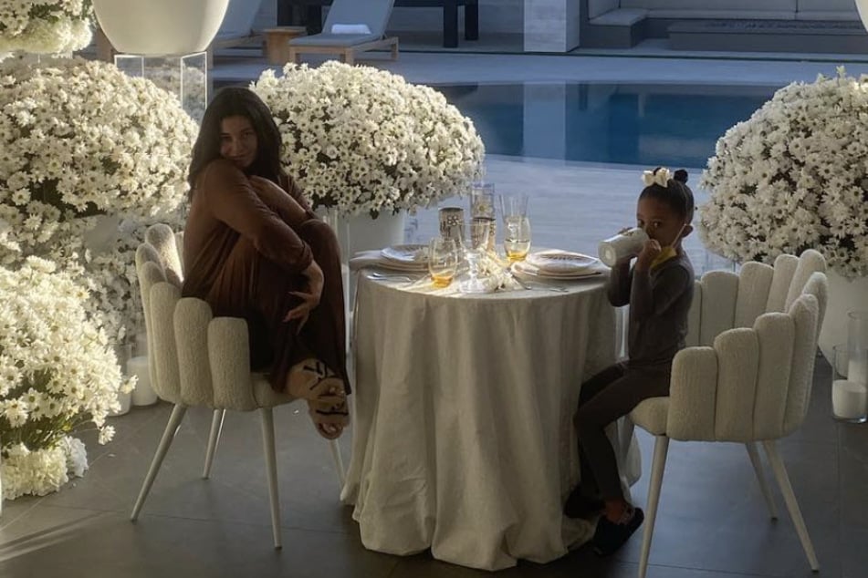 For Mother's Day, Kylie Jenner was treated to a candlelit with a very special guest, Stormi Webster, and was gifted an array of white roses, presumably by her boyfriend Travis Scott.