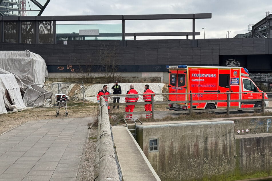 Auf einer Baustelle in Hamburg hat ein Passant am heutigen Dienstag eine Leiche entdeckt.