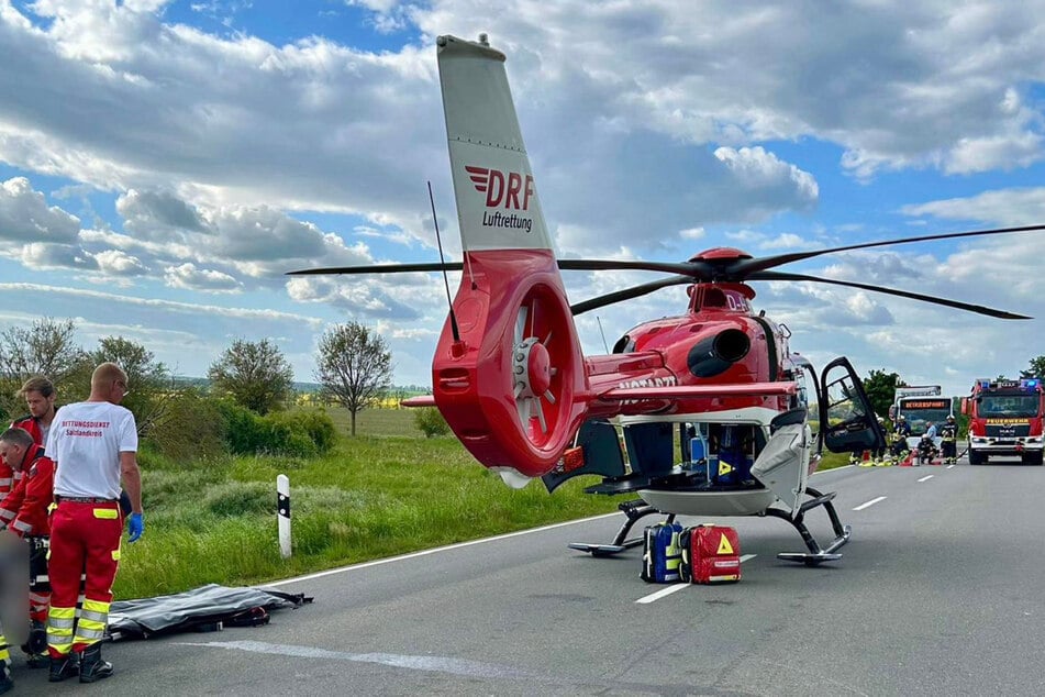 Ein Schwerverletzter wurde mit dem Rettungshubschrauber ins Krankenhaus gebracht.