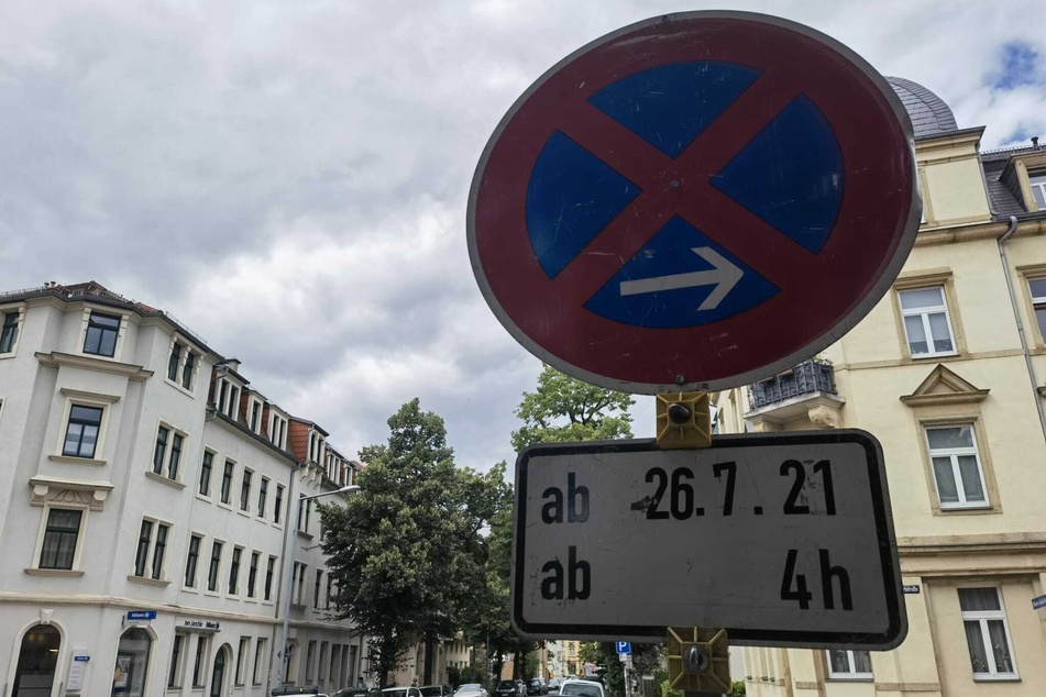 Hier an der Ecke Maxim-Gorki-Straße/Rückertstraße müssen die Busse der Linien 64 und 70 abbiegen, wozu sie Platz brauchen. Bis 2. August noch.