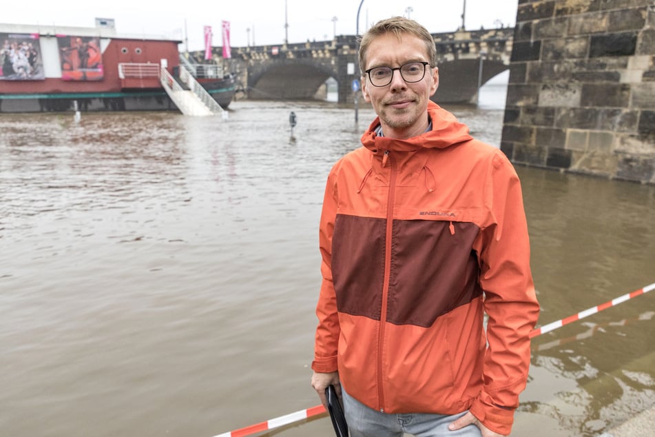 Hat den Wasserstand im Blick: René Herold (44) leitet das Dresdner Umweltamt.