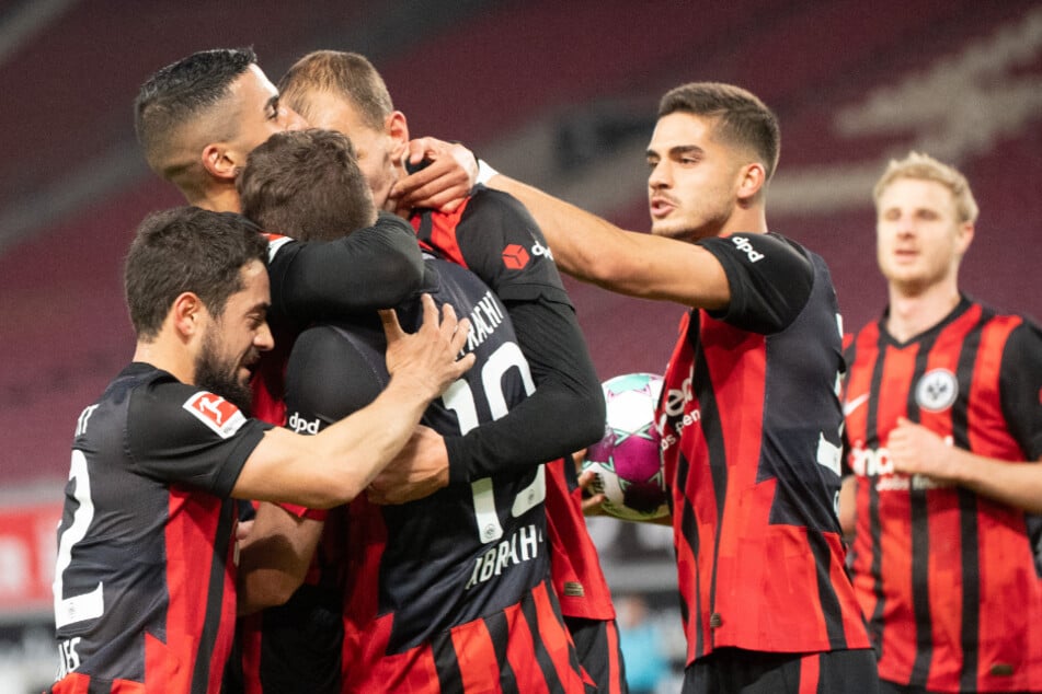 Großer Frankfurter Jubel nach dem 2:2-Ausgleich durch David Abraham.