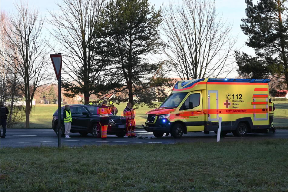 Im Quitzdorfer Ortsteil Sproitz ist ein Rettungswagen verunfallt.