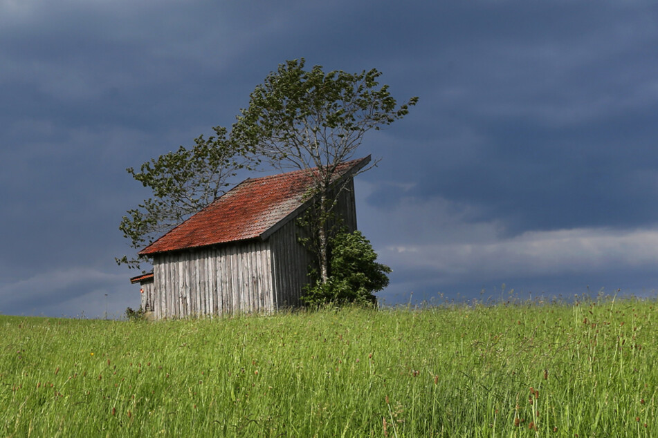 Vor allem im Norden Bayerns ist mit Wolken und Regen zu rechnen.