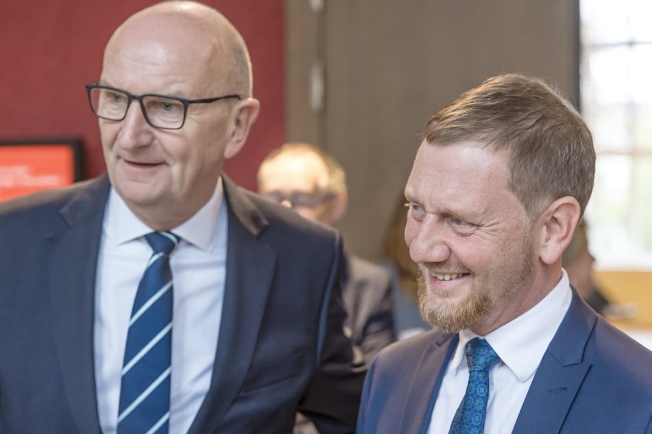 Dietmar Woidke (62, SPD, links) und Michael Kretschmer (49, CDU) haben zusammen mit dem Thüringer CDU-Chefs Mario Voigt (47) Verhandlungen mit Russland gefordert.