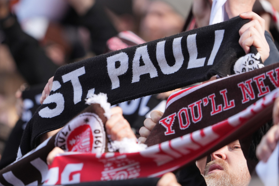 Die Fans des FC St. Pauli trauern um einen ihrer Anhänger. (Symbolbild)