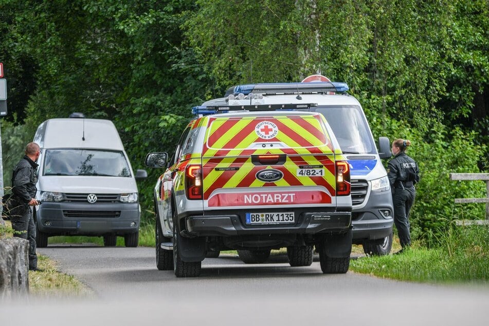 Die Einsatzkräfte untersuchten am Freitag den Fundort in Renningen. Die polizeilichen Ermittlungen dauern an.