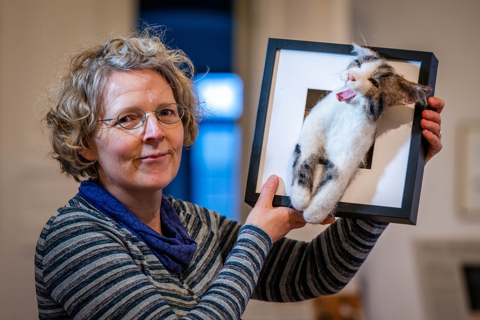 Kreationen von Katrin Orrells (48) tierischen Nachbildungen sind unter anderem in der Ausstellung "Diese Katze ist die Sonne selbst - Am Anfang gegenseitiger Begegnung" auf Schloss Rochsburg zu sehen.