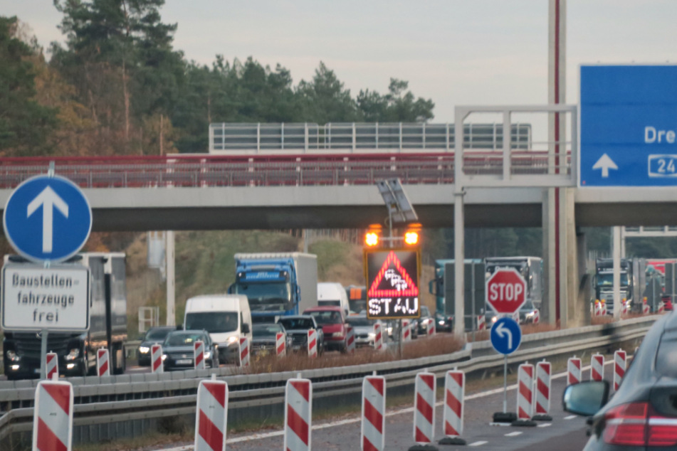 Der Bauarbeiter wurde erfasst und schwer verletzt. (Symbolbild)