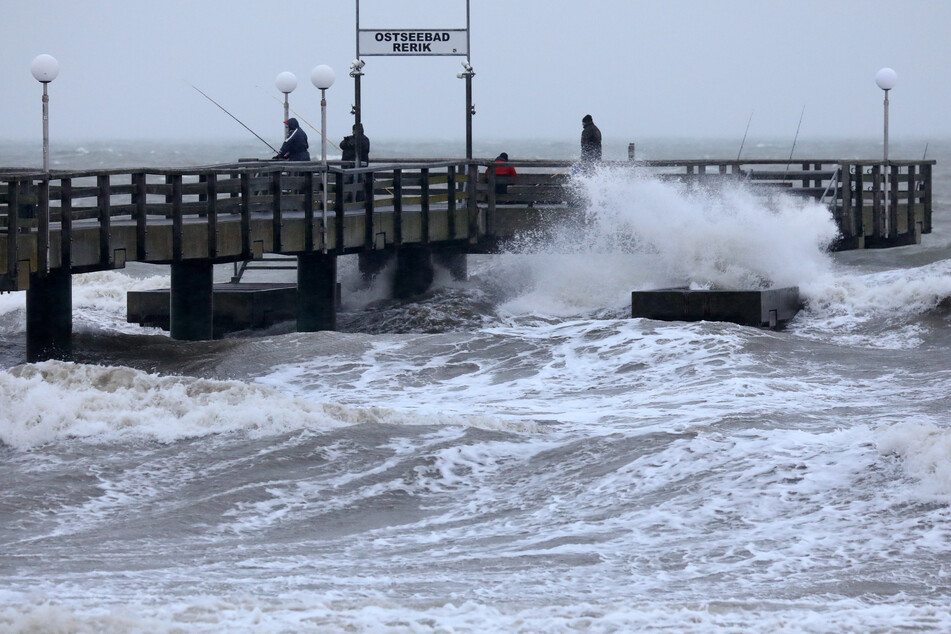Schwere Böen: Sturmflut-Warnung an der Ostsee!