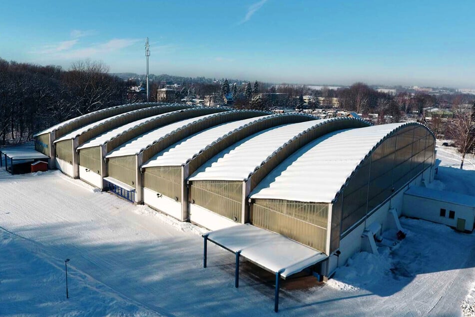 Die kälteste Sportstätte im Nordwesten der Stadt Chemnitz mit über 7.400 Quadratmetern Eisfläche.