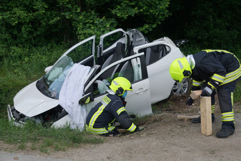 Einsatzkräfte der Feuerwehr vor Ort.