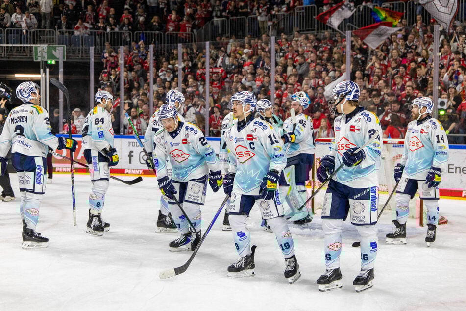Die Eislöwen nach dem 7:2 in Köln. Nach der Packung bei den Haien war der Abstieg auch rechnerisch besiegelt.