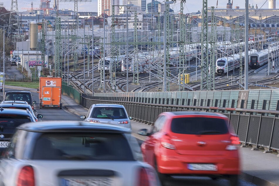 Verkehrsstreik in Sachsen: Zumindest auf den Straßen rollt es