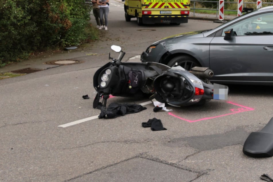 Seat nimmt Roller die Vorfahrt: Kreuzung in Chemnitz voll gesperrt