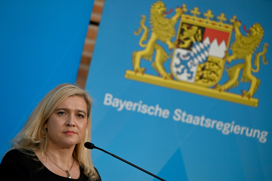 Melanie Huml (CSU), Staatsministerin für Gesundheit und Pflege, berichtet über das neu beschlossene Impfkonzept.