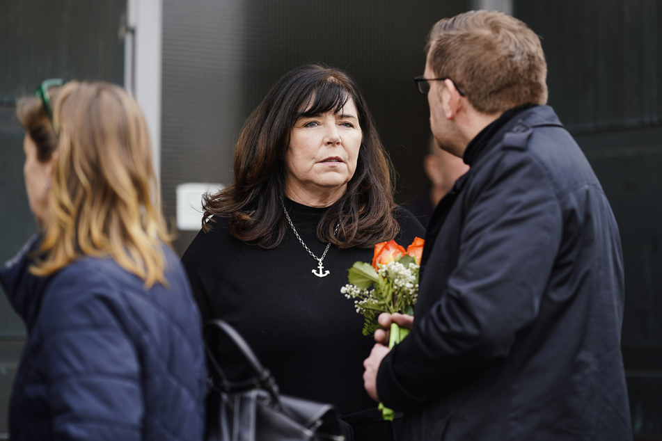 Jutta Steinruck (60, SPD), Oberbürgermeisterin der Stadt Ludwigshafen, steht vor einer Trauerfeier an der Christ-König-Kirche.