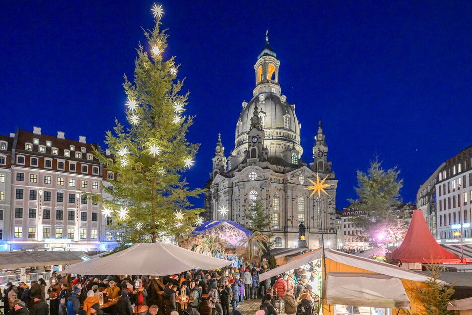 Der Weihnachtsmarkt an der Frauenkirche im Jahr 2024.