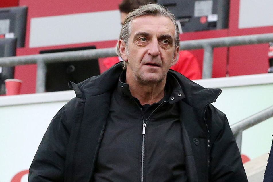 Dynamos Sportdirektor Ralf Minge musste in Köln den Untergang seiner Mannschaft hilflos mit ansehen. Umwerfen soll dieser Ausrutscher die Schwarz-Gelben aber nicht.