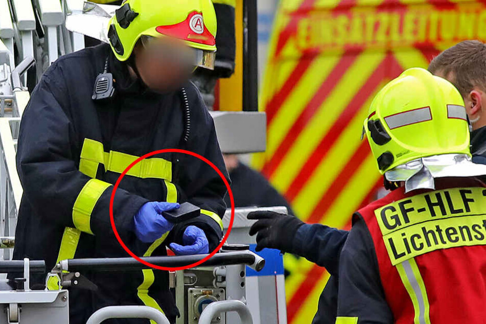 Dieses schwarze Kästchen entdeckte die Feuerwehr in der Dachrinne, vermutlich hatte es der Mann auf der Flucht weggeworfen.