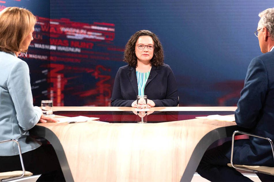 Andrea Nahles (48, SPD) stellt sich den kritischen Fragen der ZDF-Redaktion in Person von Bettina Schausten (links) und Peter Frey (rechts).