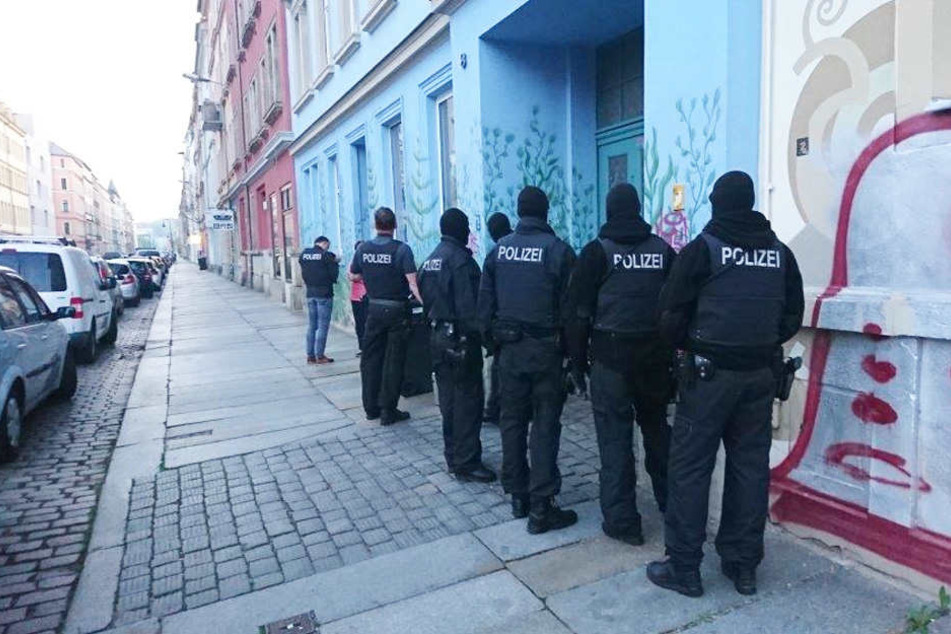 Bundesweit 60 Bordelle bekamen am Mittwochmorgen Besuch von der Polizei.  Auch im Dresdner Stadtteil Leipziger Vorstadt waren Beamte unterwegs.