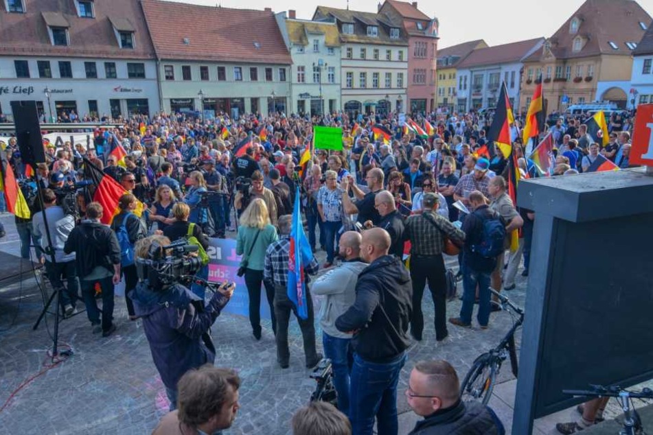 Hunderte Menschen hatten nach dem Todesfall auf dem Marktplatz von Köthen demonstriert.