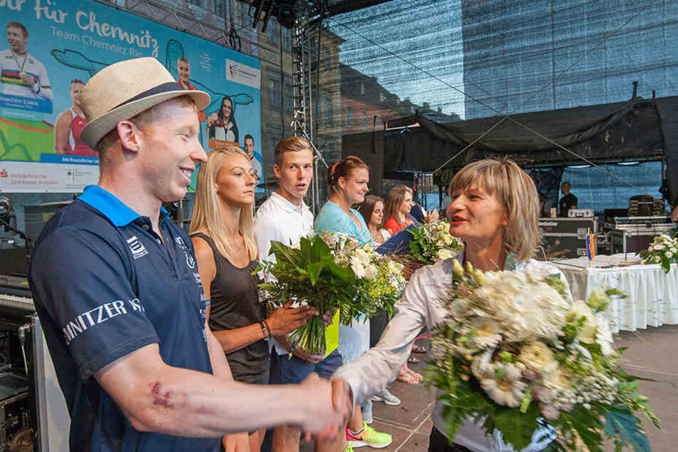 Hier empfängt und gratuliert Barbara Ludwig Chemnitzer Olympioniken.
