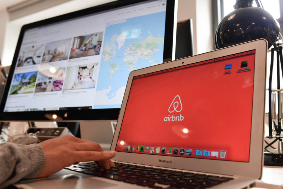 Airbnb soll der Stadt die Gastgeber verraten, die ihre Wohnung länger als acht Wochen anbieten. (Archivbild)