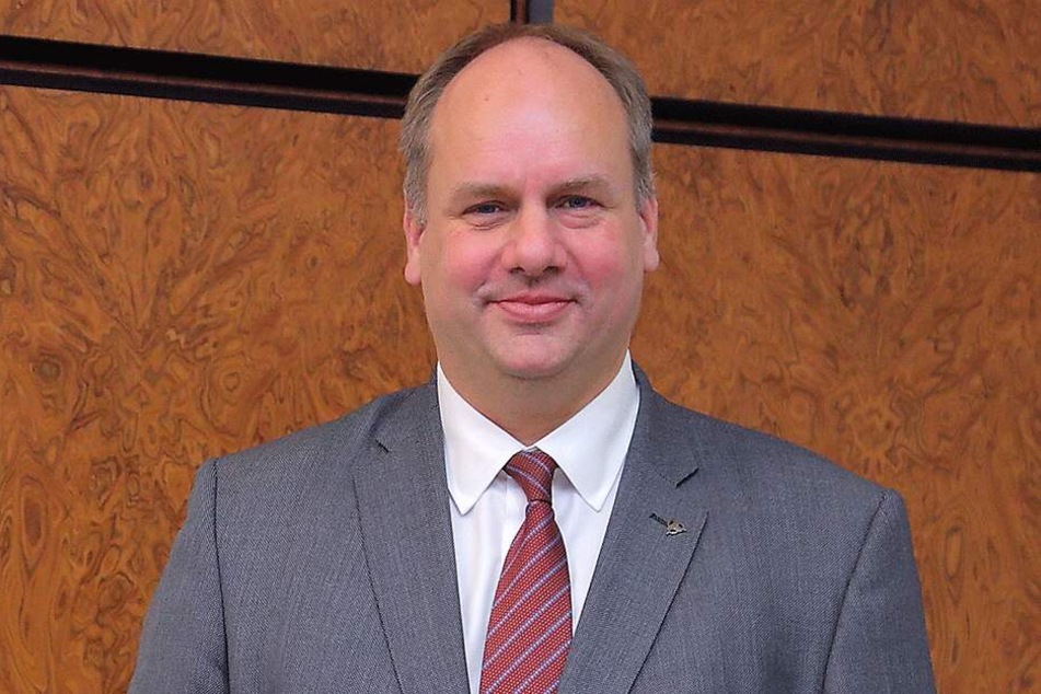 OB Dirk Hilbert (47, FDP).