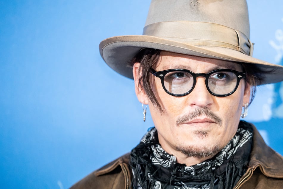 Mega-Run auf Johnny Depps Kunstwerk-Ausstellung in Hessen