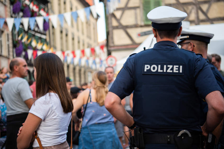 Auf einem Volksfest eskalierte ein Streit. (Symbolbild)