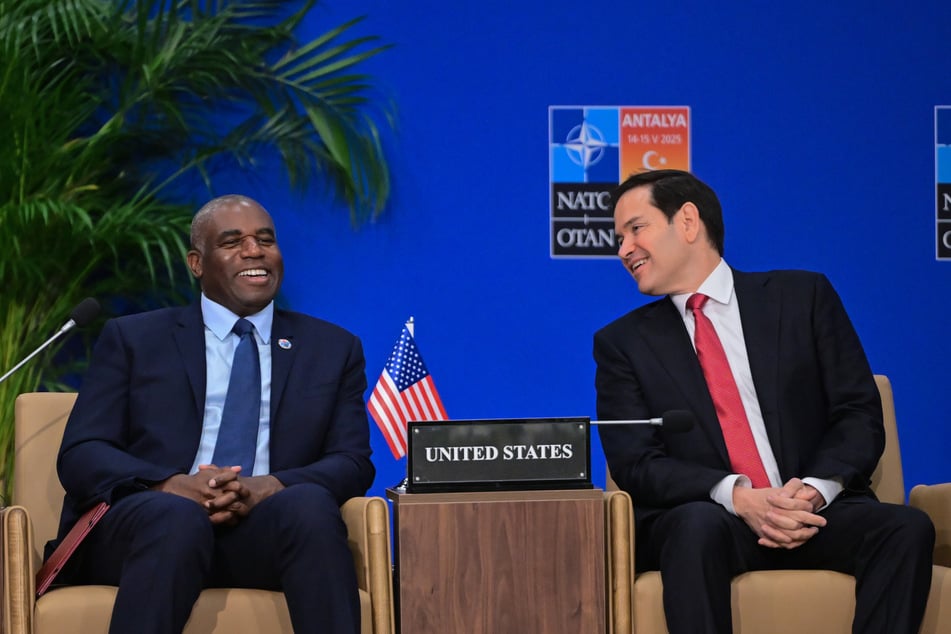 Der britische Außenminister David Lammy (52, l.) und sein US-Kollege Marco Rubio (54) haben sich über den Israel-Iran-Krieg ausgetauscht. (Archivbild)