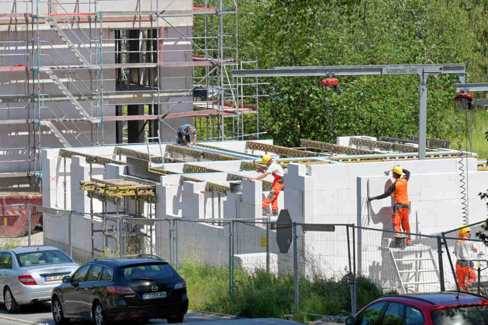 Stein auf Stein voran: Am Nickerner Weg sollen bis Ostern weitere 48 Sozialwohnungen bezugsfertig werden.